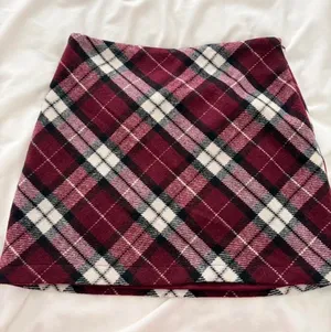 Forever 21 Plaid Skirt Burgundy thumbnail 1
