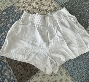 April kiss White Shorts thumbnail 1