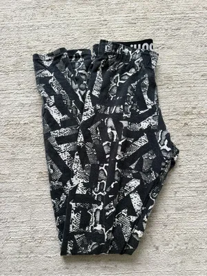 Nike Black & White Printed High-Rise Leggings (Size XS) thumbnail 3