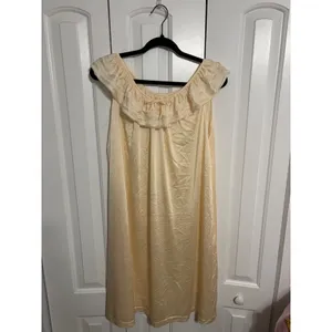 Vintage‎ Nightgown Romantic Coquette Cream Ruffled Lace Bow Sleepwear thumbnail 2