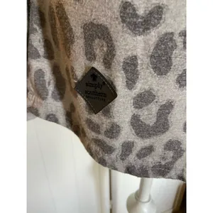 Simply Southern Womens Tunic Size Small Gray Leopard‎ Print Sequined Elbows Top thumbnail 3