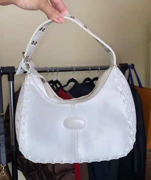 Elegant White Leather Handbag thumbnail 1