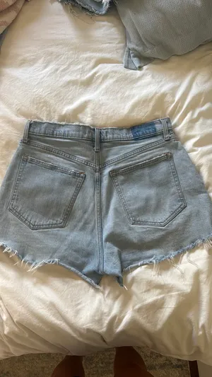 Abercombie and Fitch Curve Love Mom Short High Rise thumbnail 4