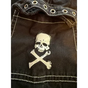 Hot Topic Size 11 Black Shorts Fold Over Side Pockets, Skull, Stars, Wire thumbnail 3