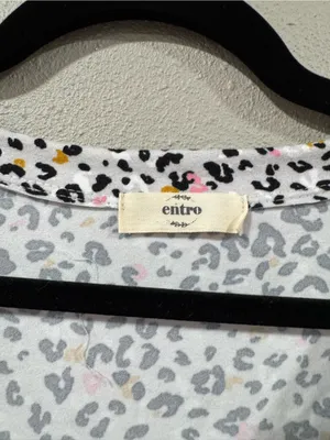 Entro Two-Tone Leopard Patchwork V-Neck Top - White, Taupe, Black thumbnail 3