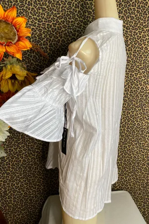 Doe & Rae ✅3/$30✅NWT White Button Down Cold Shoulder Short Sleeve Blouse | MED thumbnail 5