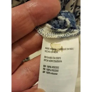 American Eagle Outfitters L Crop Top Blue & White Ditsy Floral Tie Front Top thumbnail 6