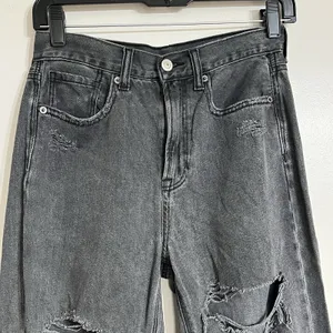 American Eagle High Rise Black Mom Jeans Women's‎ Size 2 Distressed thumbnail 2