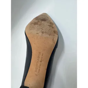 Saks 5th Avenue Vintage Saks Fifth Avenue Pumps Womens 7B Black Leather Pointed Toe Italy thumbnail 9