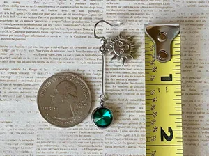 stainless steel sun & green glass beads boho retro vintage style dangle earrings🌞💚 thumbnail 7