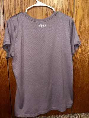 Women’s Under Armour shirt  thumbnail 2