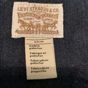 Levi’s Dark Rinse Denim Jean Jacket Size Small thumbnail 6
