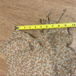 Illa Illa Small Tan & Orange Ditsy Floral Print Chiffon Tank Top Cutouts Strappy thumbnail 3