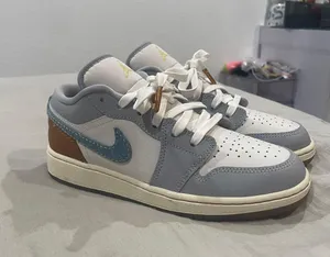 Nike Jordans thumbnail 1