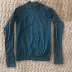Lululemon Keep The Heat Thermal Long Sleeve in Petrol Blue Size 6 thumbnail 3