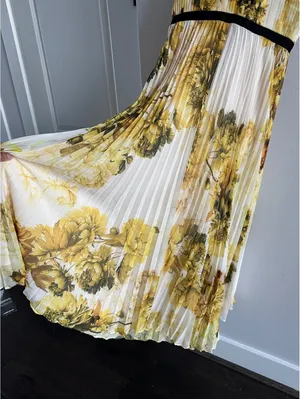 Karen Millen Pleated Floral Bodice Detail Woven Maxi Dress thumbnail 8
