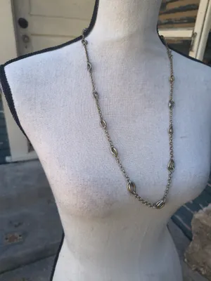 Elegant Long Silver-Link Women's Necklace - Classic Chain Design thumbnail 2
