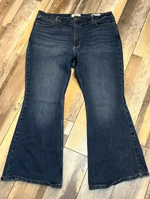 Wrangler Flare High-Rise Jeans Women’s thumbnail 5