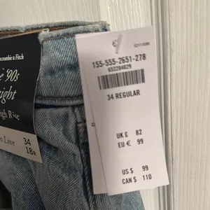 Abercrombie & Fitch 90s High Rise straight jeans thumbnail 4