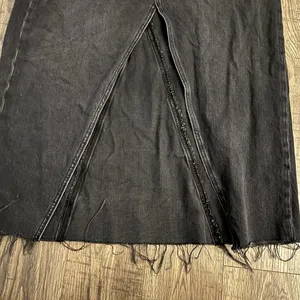 American Eagle Maxi‎ Skirt 12 Charcoal Open Slit Raw Hem thumbnail 3