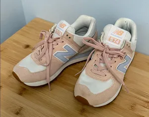 New Balance 574 Size 6 Women's Pink and White Sneakers WL574NE2 thumbnail 1