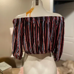 Off the shoulders Crop Top Red thumbnail 2