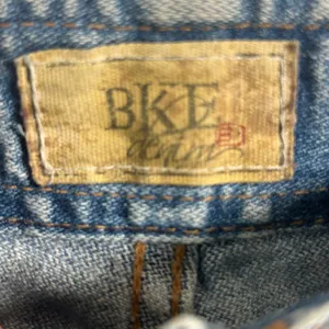 BKE Denim Light Wash Distressed Cropped Straight Leg Jeans Size 10 thumbnail 5