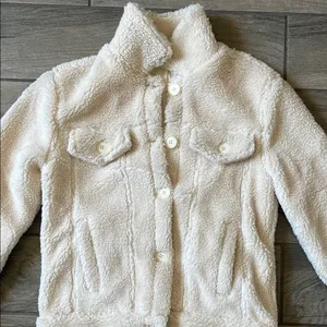 Trendy White Sherpa Jacket thumbnail 4