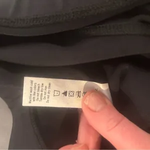 Athleta Tear Away B4 U Play Black Shorts Size XL. Style # 43024. thumbnail 5