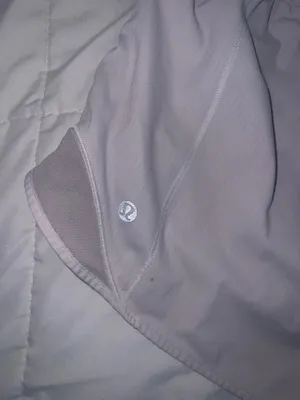 Lululemon Low-Rise Hotty Hot Shorts 2.5" Lined thumbnail 3
