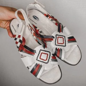 Dr. Scholls |‎ Vintage Tribal Aztec Patten 9 thumbnail 1
