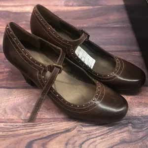 Naturalizer sz 8 brown shoes thumbnail 2