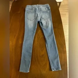 HOLLISTER ― 5 SHORT ― MID-RISE JEAN LEGGING Distressed Light Wash Jeans thumbnail 7