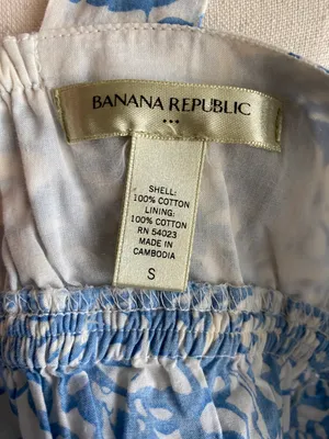 Banana Republic -BLUE AND EHITE FLORAL TOP-SIZE SMALL Adorable blue and white babydoll style too, excellent condition, size small Measurements: Bust: armpit to armpit 17 inches Length: shoulder seam to bottom 27 inches thumbnail 6