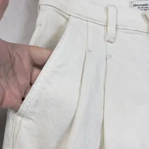Abercrombie Fitch The 80s Mom Jean Women 26‎ White Pleated Ultra High Rise Indie thumbnail 4