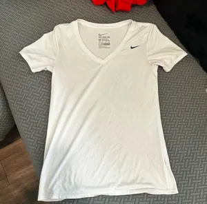 Nike workout top thumbnail 1