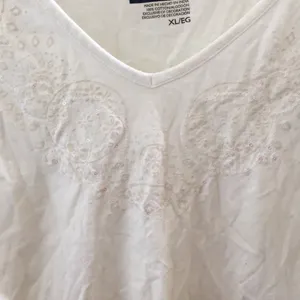FINAL MARKDOWN Ladies’ Basic Editions Tee (XL) thumbnail 2