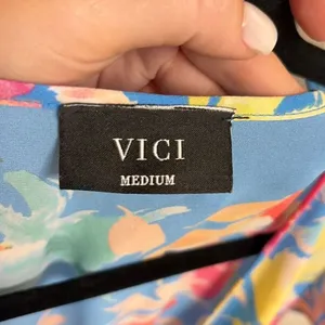 ✨VICI Deep V-Neck Bow Tie Front All Over Floral High Low Maxi Sz Medium Dress✨ thumbnail 8