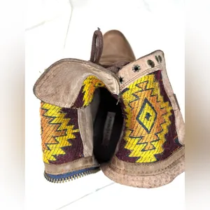 Steve Madden 10 CHEVIE Hipster Leather Lace Up Southwest Pattern Lined Shoes thumbnail 9