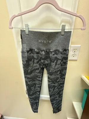 NVGTN Camo Seamless High-Waisted Leggings in Gray/Black thumbnail 3