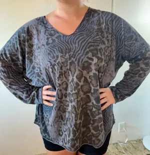 Tempo Paris M/L Oversized Mixed Animal Print Long Sleeve Top Made in Italy thumbnail 1
