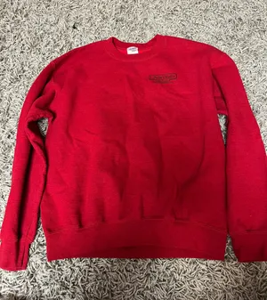Red sweatshirt Size M thumbnail 1