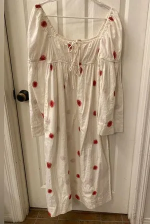 Free people White Dress with Red Floral Embroidery size XS oversized thumbnail 1