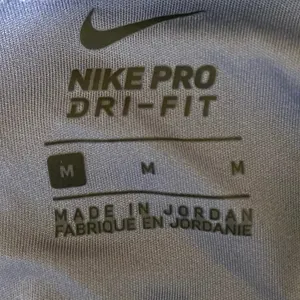 Nike Pro Dri Fit Purple Elastic Logo Band Cross Strap Scoop Neck Tank Top Size M thumbnail 4