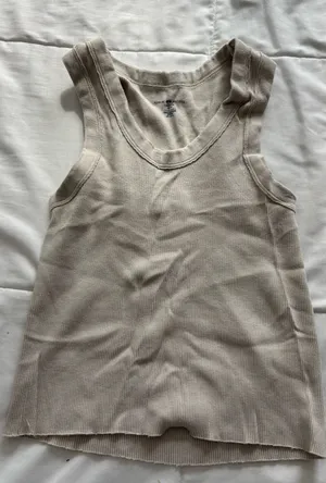 brandy melville tank top thumbnail 1