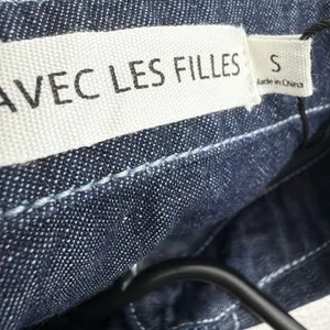 Avec Les Filles Shirt Womens Size Small Blue Denim Ruffle Front Cropped Top thumbnail 7