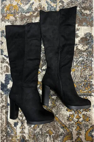 Wild Diva Black Faux Suede Boots thumbnail 1
