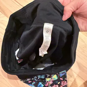 Lululemon Speed Up Short 2.5" Flowerscope Black Multi/Black. Size 2! thumbnail 5