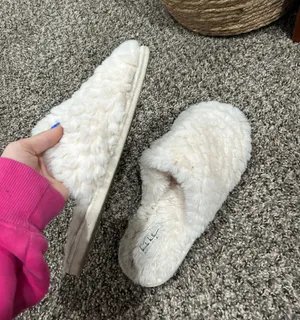 Slippers White Size 7.5 thumbnail 2