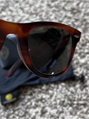Ray-Ban Wayfarer Tortoise Sunglasses thumbnail 3
